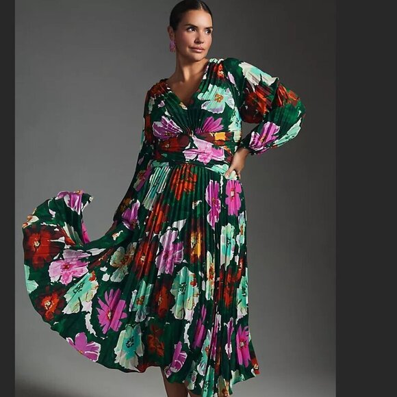 Anthropologie Dresses & Skirts - Anthropologie SOLD OUT Pleated V Neck Floral Pleated Dress sz 10